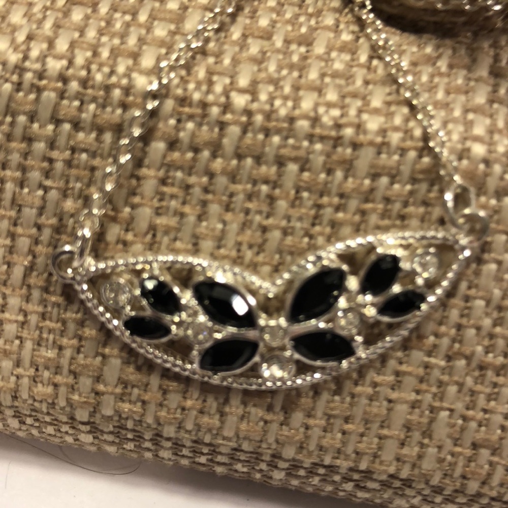 Avon Alsace flowers necklace and earring set - Picture 3 of 6